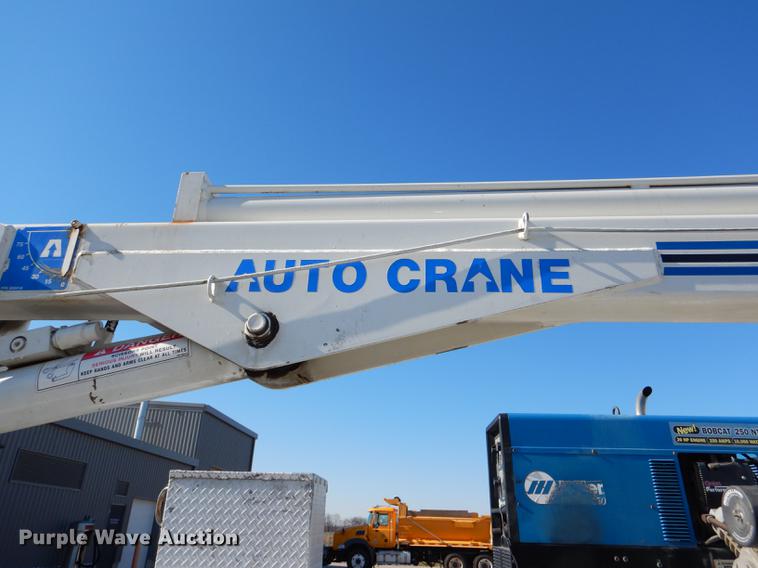 image for item DF1601 1999 Ford F450 Super Duty service truck with crane