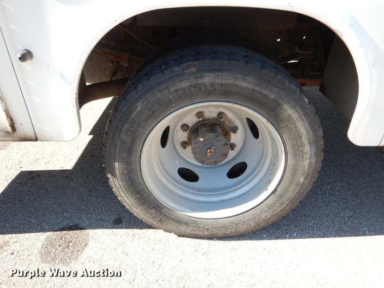 image for item DF1601 1999 Ford F450 Super Duty service truck with crane