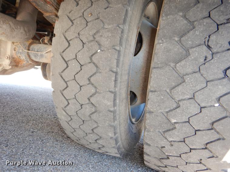 image for item DF1601 1999 Ford F450 Super Duty service truck with crane