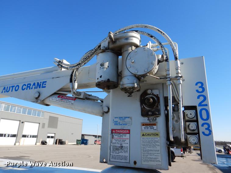 image for item DF1601 1999 Ford F450 Super Duty service truck with crane