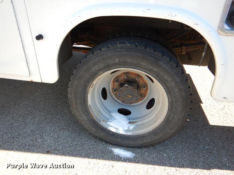 image for item DF1601 1999 Ford F450 Super Duty service truck with crane