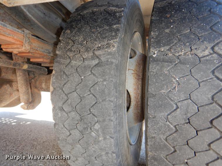 image for item DF1601 1999 Ford F450 Super Duty service truck with crane