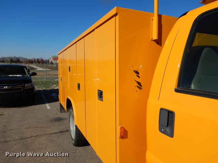 image for item DF1611 2008 Ford F550 utility truck