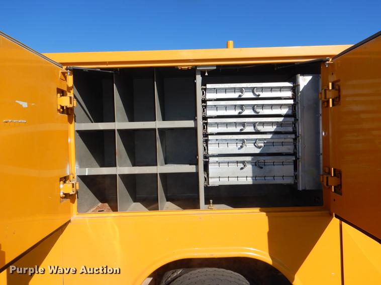 image for item DF1611 2008 Ford F550 utility truck