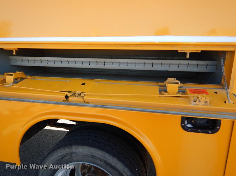 image for item DF1611 2008 Ford F550 utility truck