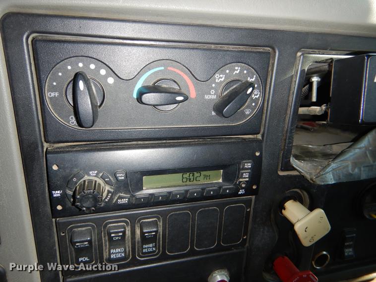 image for item DF1613 2009 International WorkStar 7500 dump truck