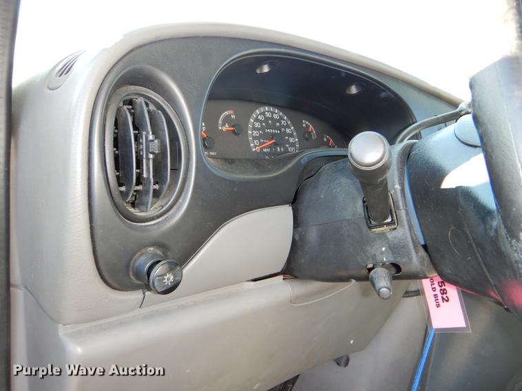 image for item DF1616 2001 Ford Econoline E450 Super Duty shuttle bus