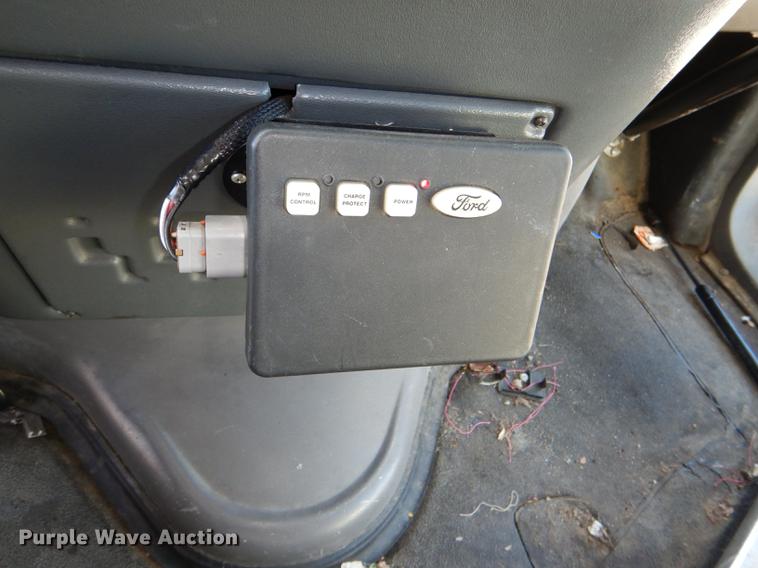 image for item DF1616 2001 Ford Econoline E450 Super Duty shuttle bus