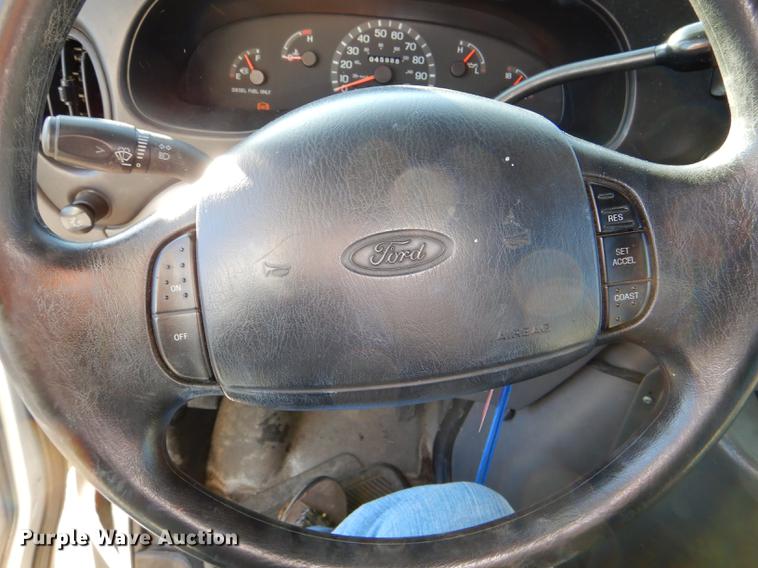 image for item DF1616 2001 Ford Econoline E450 Super Duty shuttle bus