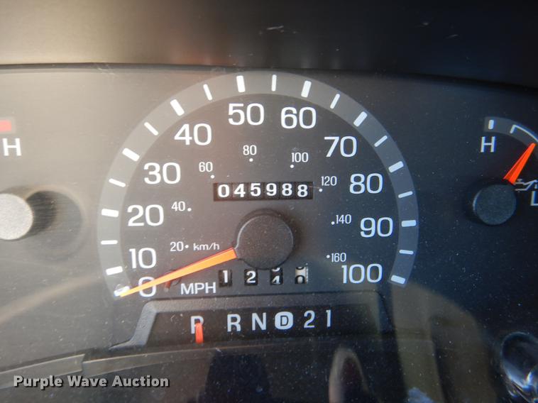 image for item DF1616 2001 Ford Econoline E450 Super Duty shuttle bus