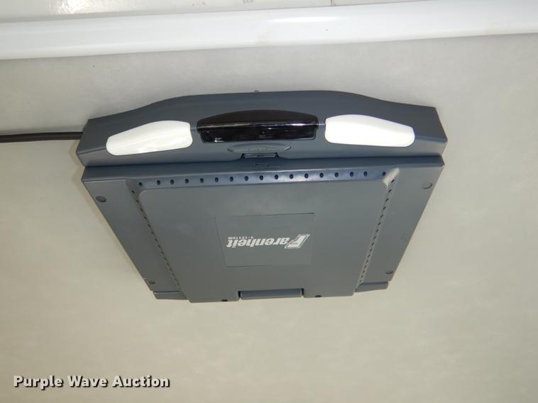 image for item DF1616 2001 Ford Econoline E450 Super Duty shuttle bus