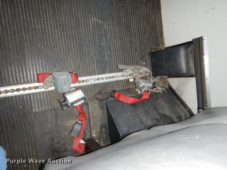 image for item DF1616 2001 Ford Econoline E450 Super Duty shuttle bus