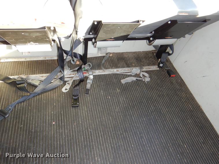 image for item DF1616 2001 Ford Econoline E450 Super Duty shuttle bus