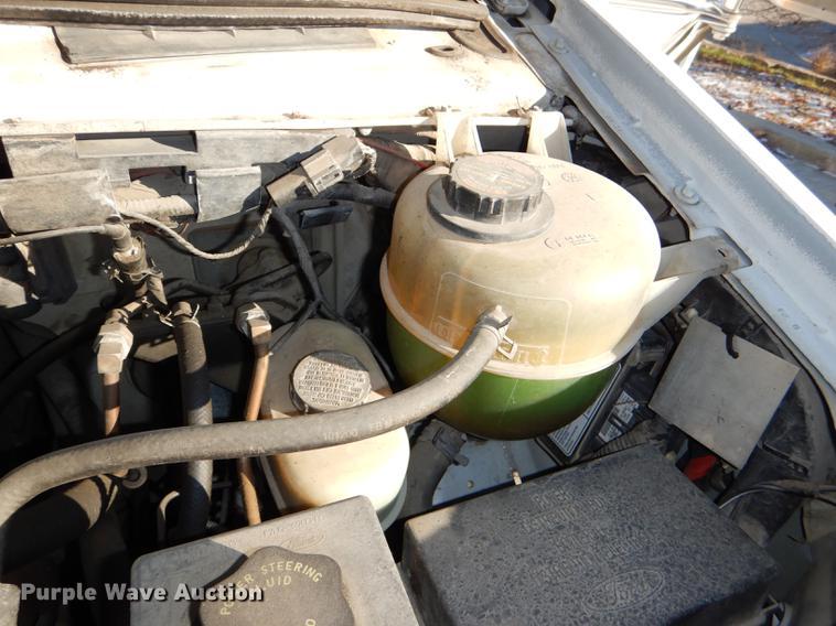 image for item DF1616 2001 Ford Econoline E450 Super Duty shuttle bus