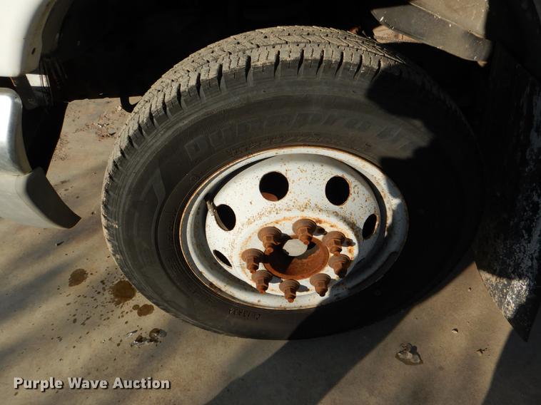 image for item DF1616 2001 Ford Econoline E450 Super Duty shuttle bus