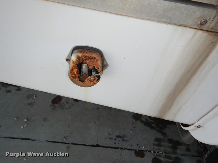 image for item DF1616 2001 Ford Econoline E450 Super Duty shuttle bus