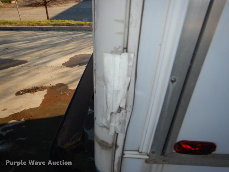 image for item DF1616 2001 Ford Econoline E450 Super Duty shuttle bus