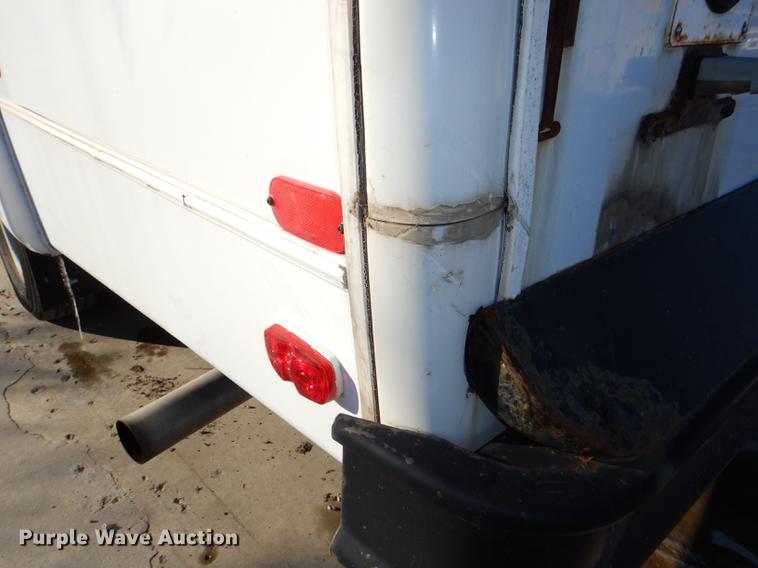 image for item DF1616 2001 Ford Econoline E450 Super Duty shuttle bus