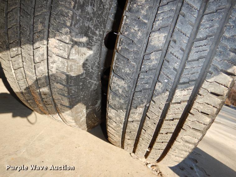 image for item DF1616 2001 Ford Econoline E450 Super Duty shuttle bus