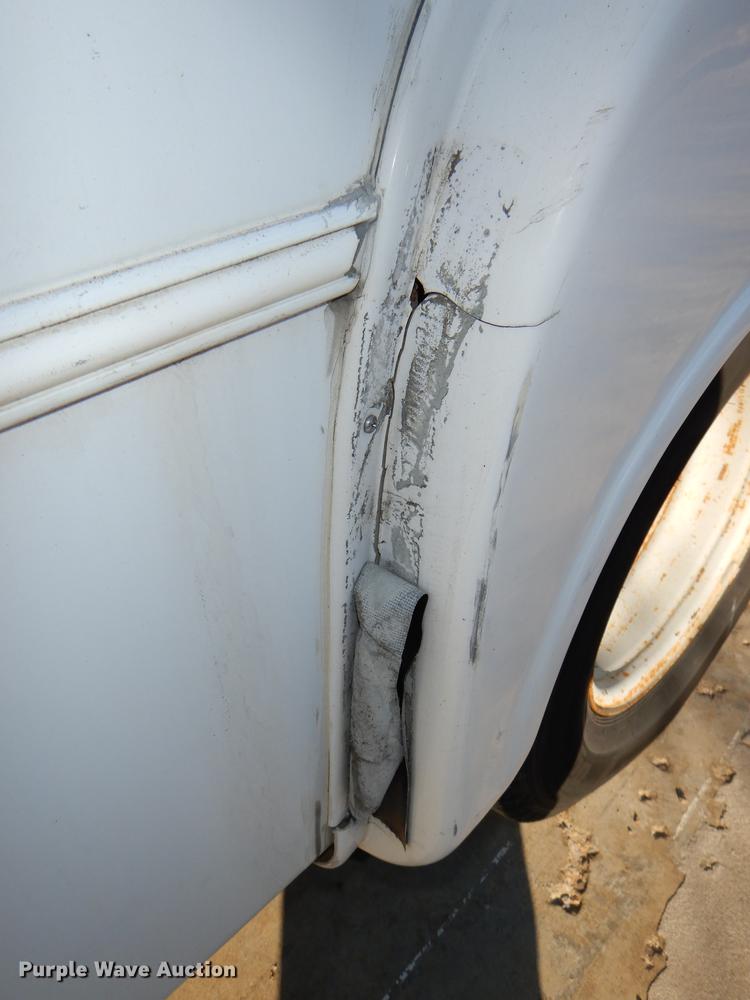 image for item DF1616 2001 Ford Econoline E450 Super Duty shuttle bus