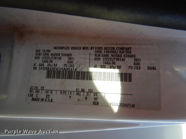 image for item DF1616 2001 Ford Econoline E450 Super Duty shuttle bus