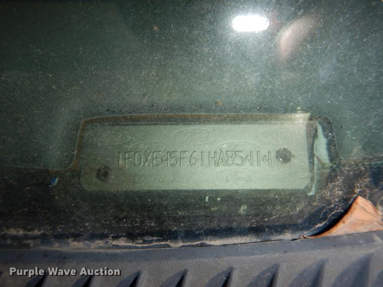 image for item DF1616 2001 Ford Econoline E450 Super Duty shuttle bus