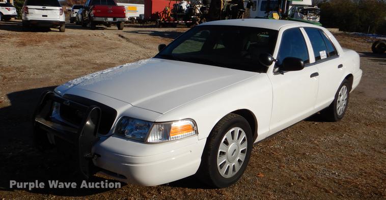 image for item DF1618 2011 Ford Crown Victoria Police Interceptor