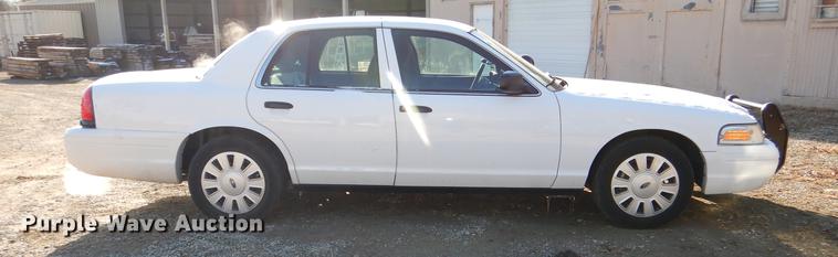 image for item DF1618 2011 Ford Crown Victoria Police Interceptor