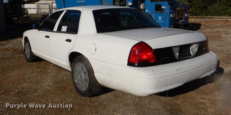 image for item DF1618 2011 Ford Crown Victoria Police Interceptor