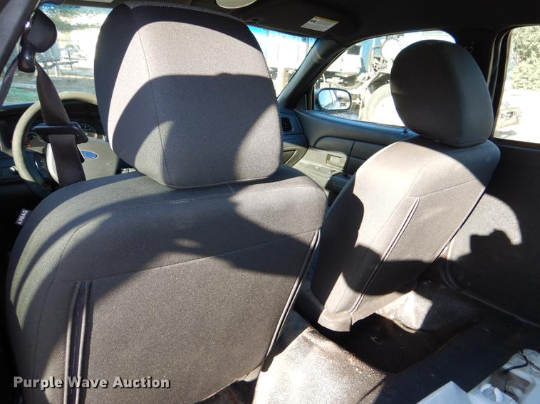 image for item DF1618 2011 Ford Crown Victoria Police Interceptor