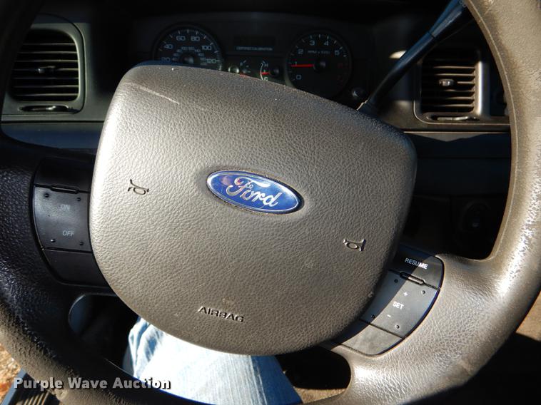 image for item DF1618 2011 Ford Crown Victoria Police Interceptor