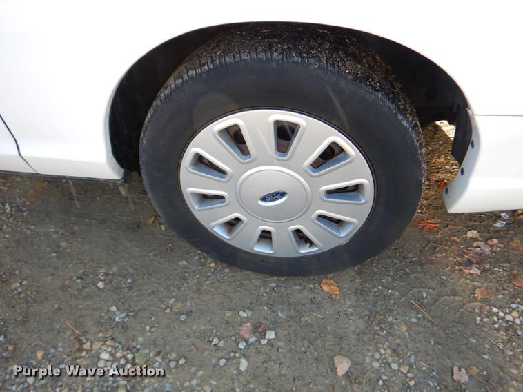 image for item DF1618 2011 Ford Crown Victoria Police Interceptor