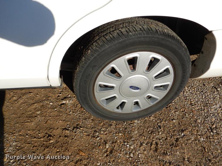 image for item DF1618 2011 Ford Crown Victoria Police Interceptor