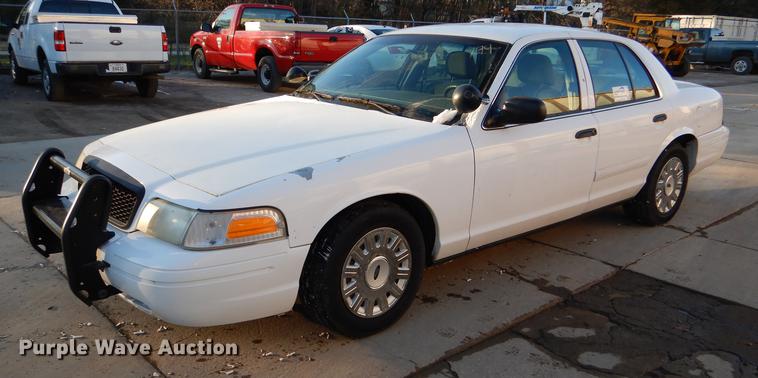 image for item DF1622 2003 Ford Crown Victoria Police Interceptor