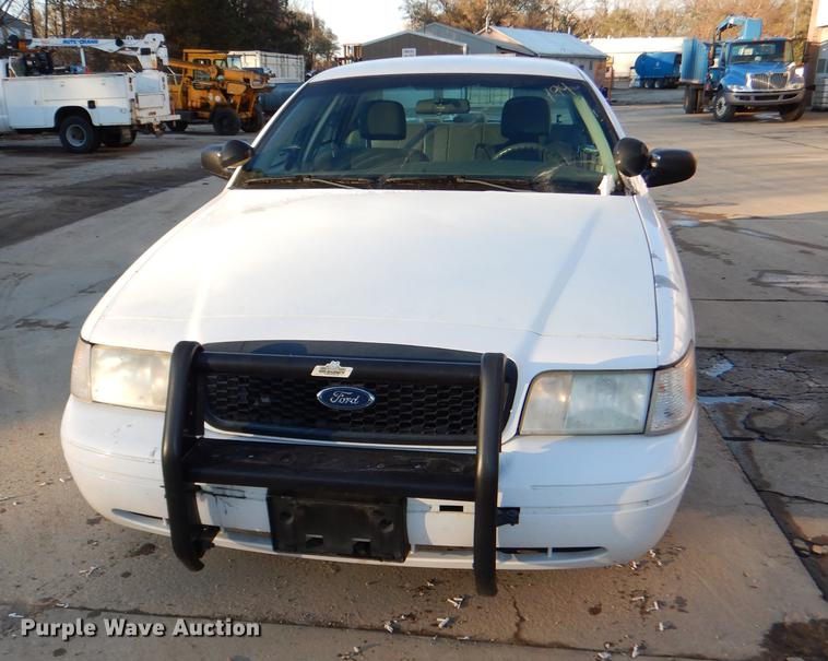 image for item DF1622 2003 Ford Crown Victoria Police Interceptor
