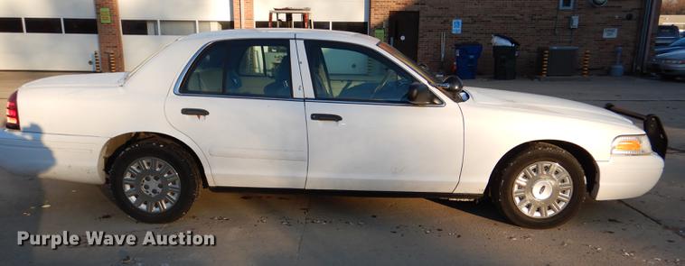 image for item DF1622 2003 Ford Crown Victoria Police Interceptor