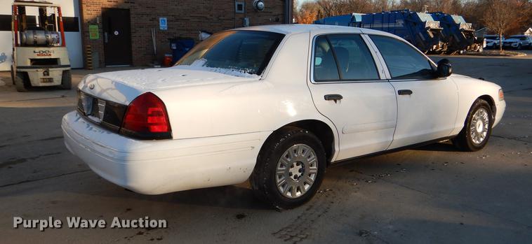 image for item DF1622 2003 Ford Crown Victoria Police Interceptor