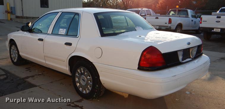 image for item DF1622 2003 Ford Crown Victoria Police Interceptor