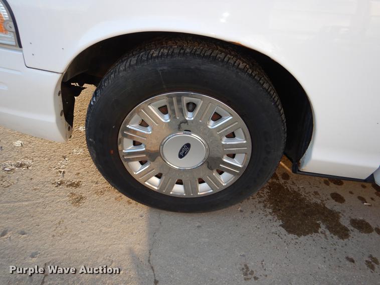 image for item DF1622 2003 Ford Crown Victoria Police Interceptor