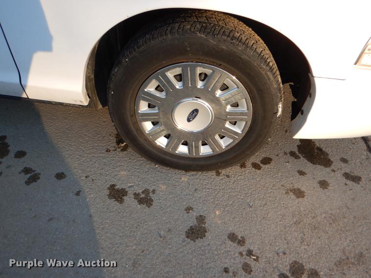 image for item DF1622 2003 Ford Crown Victoria Police Interceptor