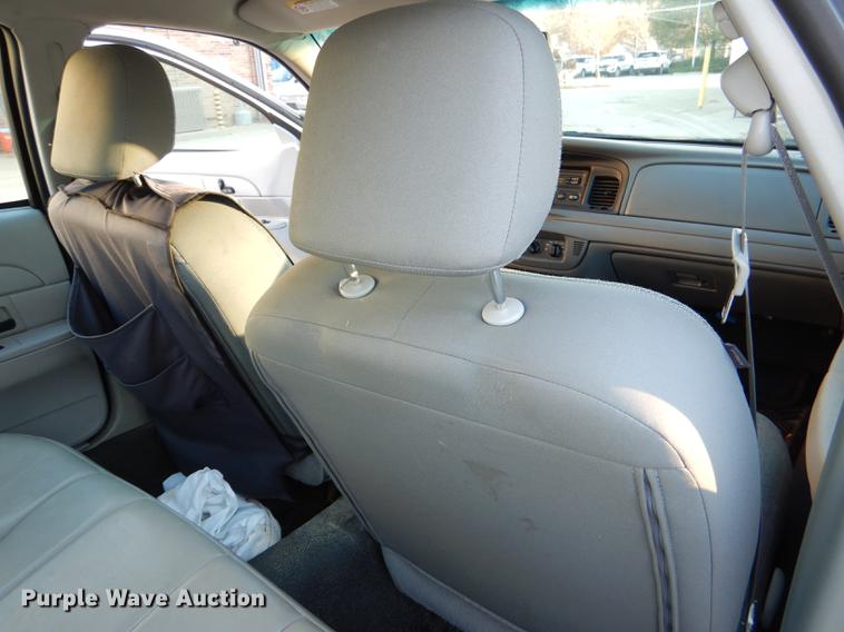 image for item DF1622 2003 Ford Crown Victoria Police Interceptor