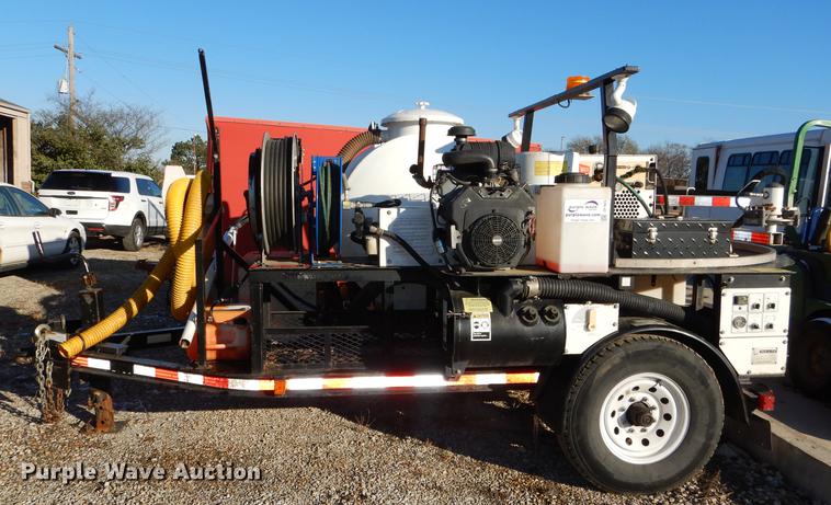 image for item DF1623 2008 E H Wachs Trav-L-Vac vacuum trailer