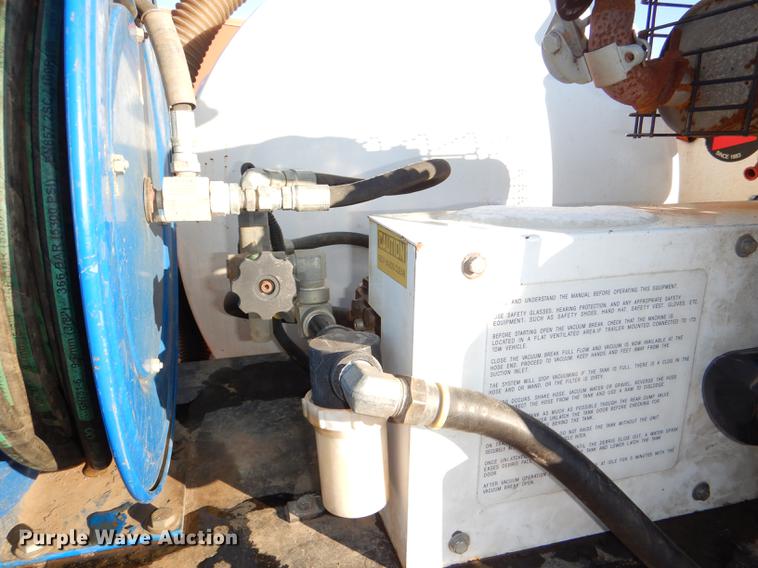 image for item DF1623 2008 E H Wachs Trav-L-Vac vacuum trailer