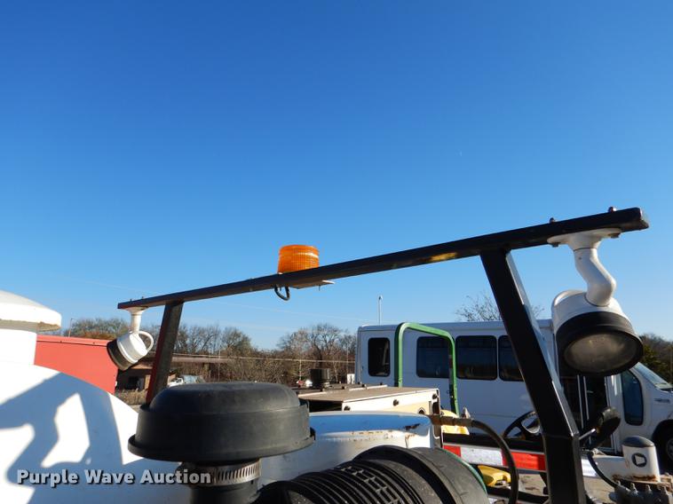 image for item DF1623 2008 E H Wachs Trav-L-Vac vacuum trailer