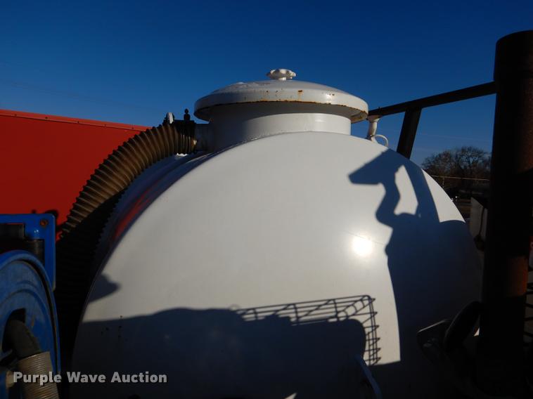 image for item DF1623 2008 E H Wachs Trav-L-Vac vacuum trailer