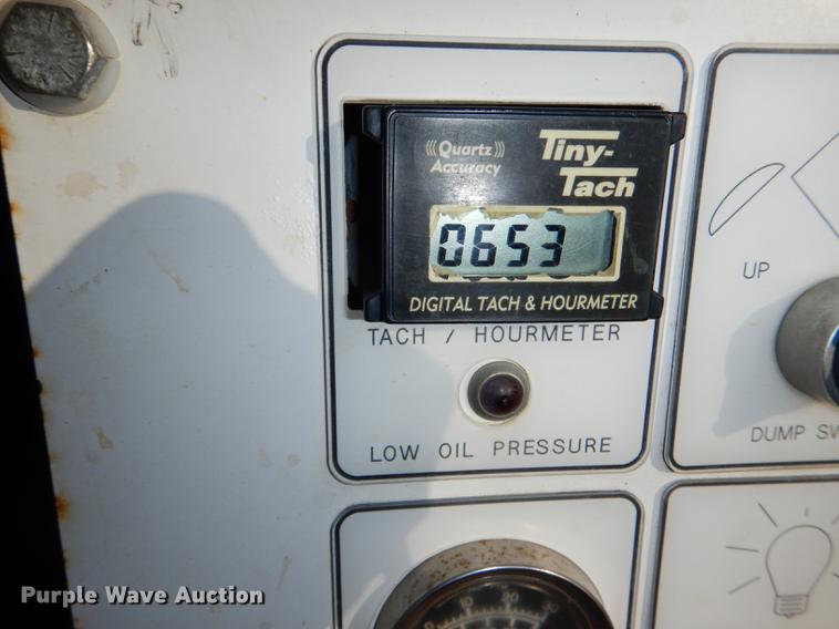 image for item DF1623 2008 E H Wachs Trav-L-Vac vacuum trailer