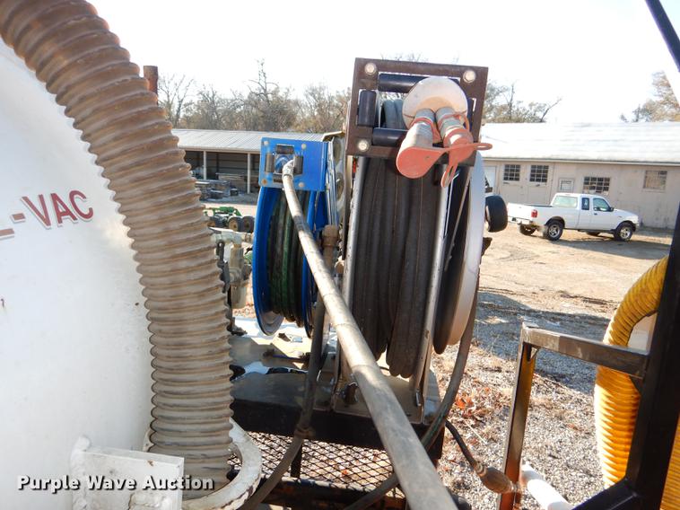 image for item DF1623 2008 E H Wachs Trav-L-Vac vacuum trailer