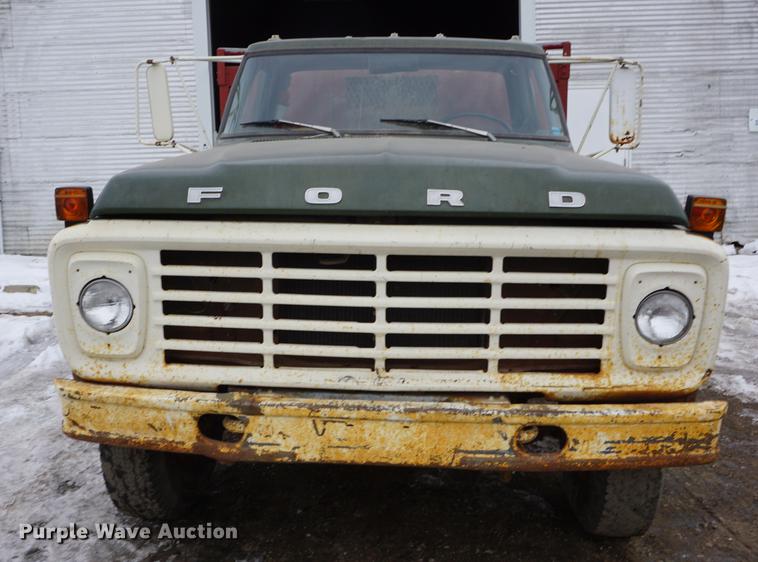 image for item DF1647 1976 Ford F600 dump truck