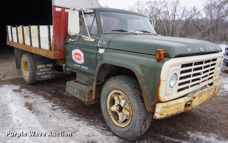 image for item DF1647 1976 Ford F600 dump truck