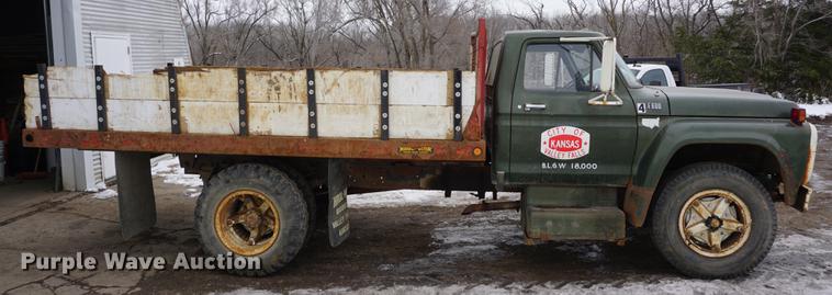 image for item DF1647 1976 Ford F600 dump truck